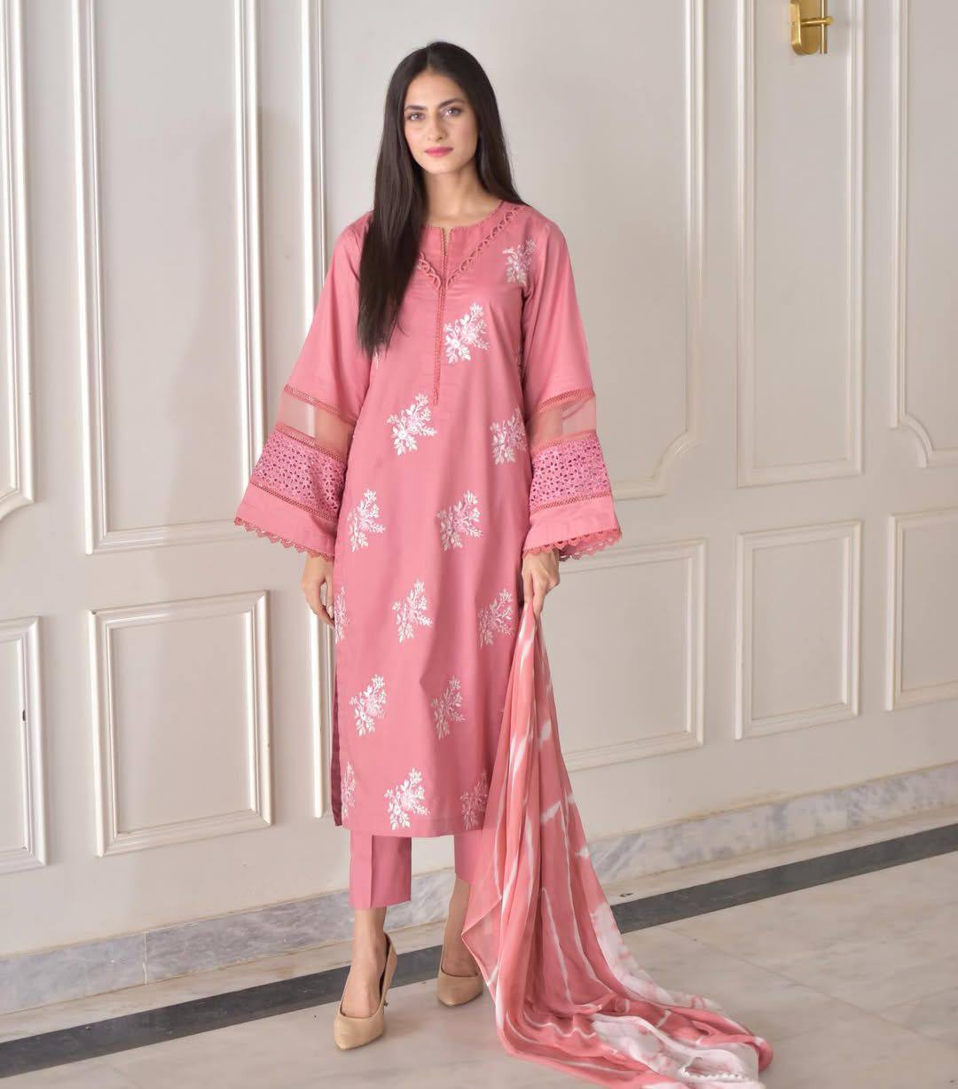 Eshani Roman Silk Fabric Top And Pant With Silver Chiffon Dupatta