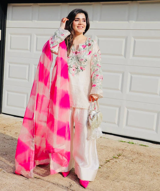 Rosy Rehna Classic Trendy Ethnic Look Suit Set