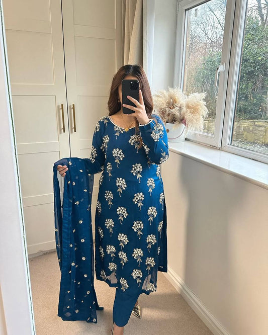 Luxurious Ethnic Kurta Suit Set