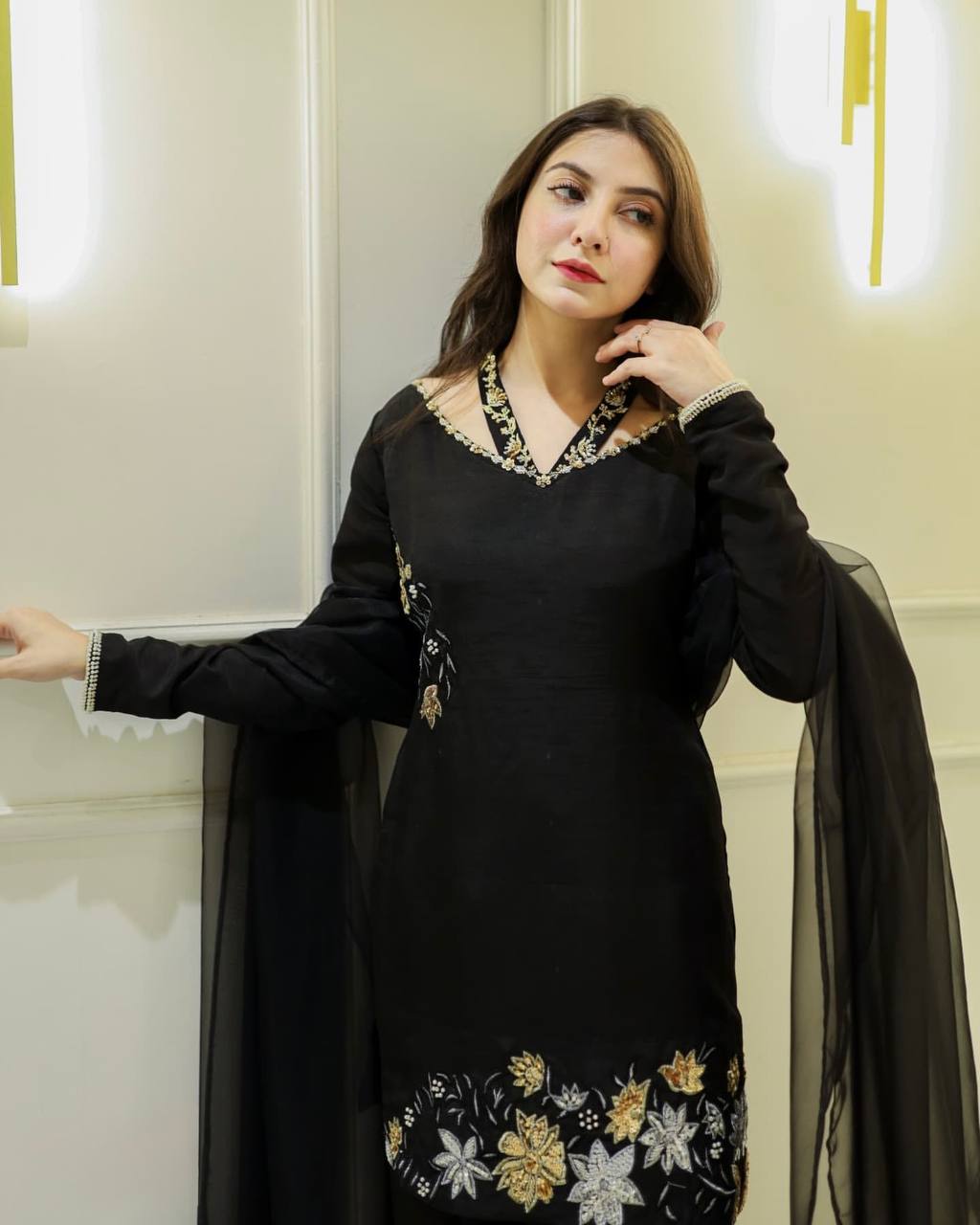Kiyara Black Luxe Party Wear Natural Crep Suit Set