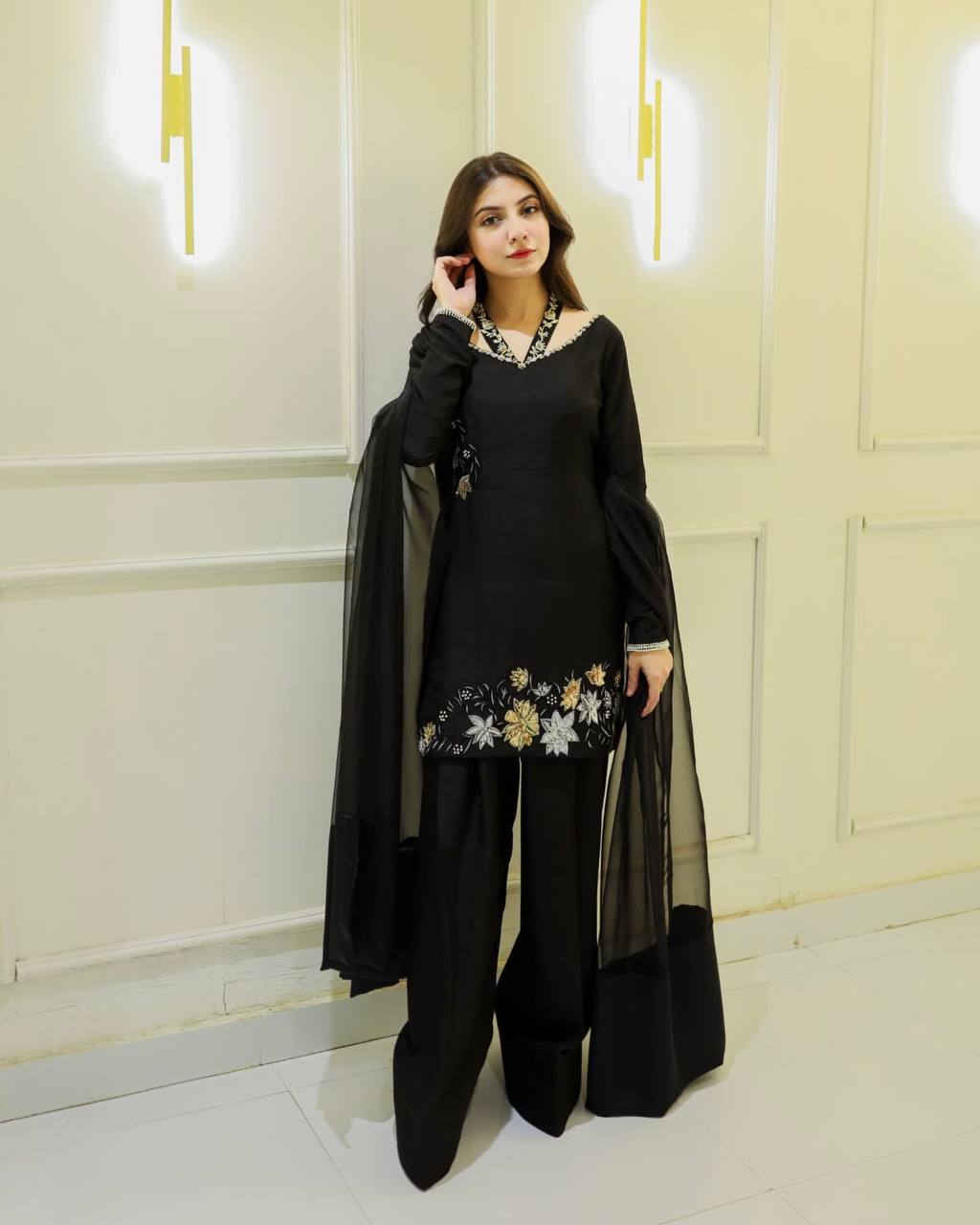 Kiyara Black Luxe Party Wear Natural Crep Suit Set