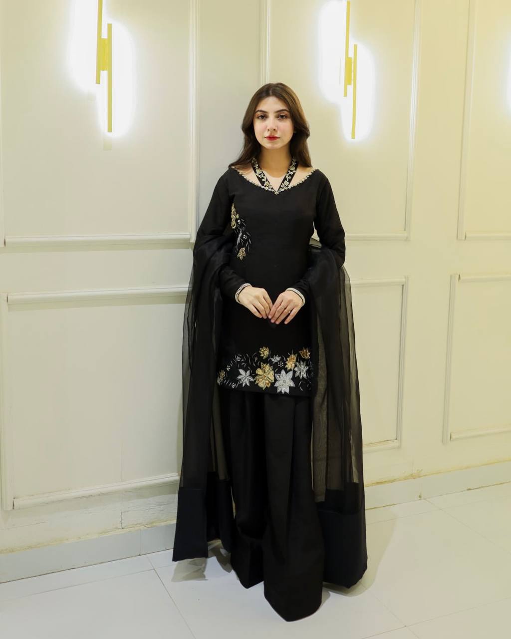 Kiyara Black Luxe Party Wear Natural Crep Suit Set