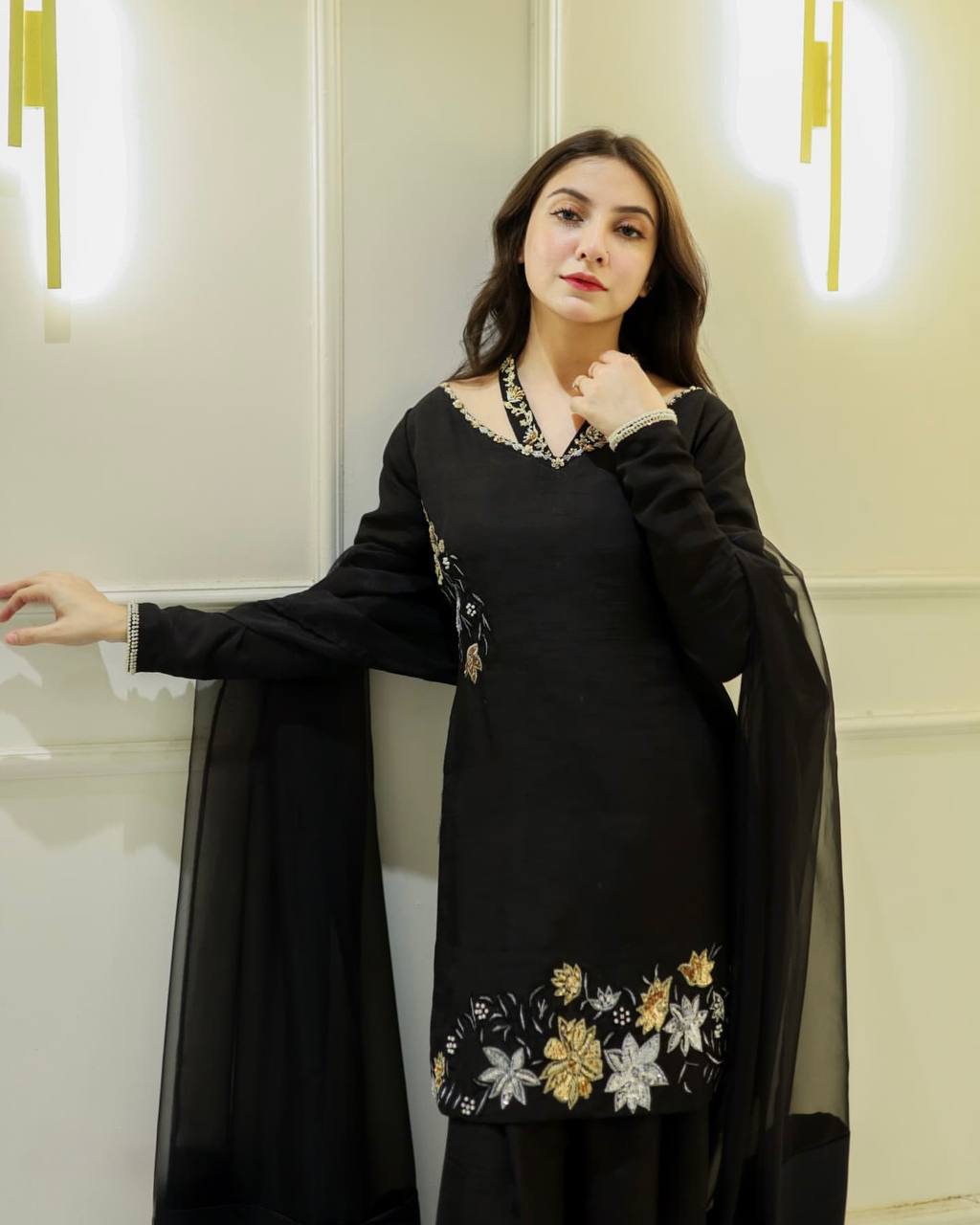 Kiyara Black Luxe Party Wear Natural Crep Suit Set