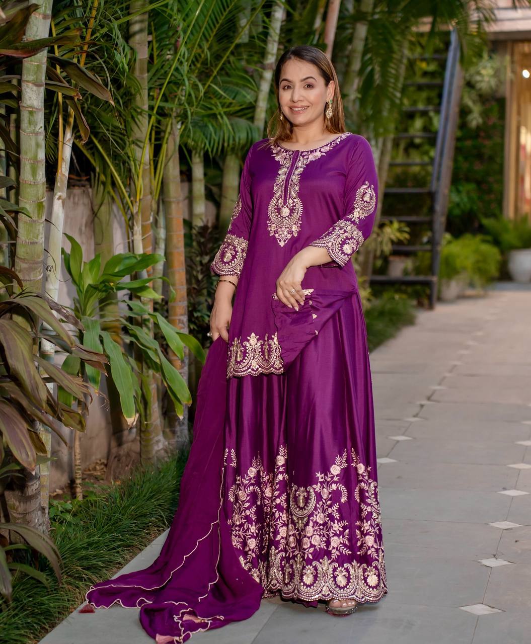 Tanirika Heavy Natural Crep Silk Beautiful Purple & White Sarara Set