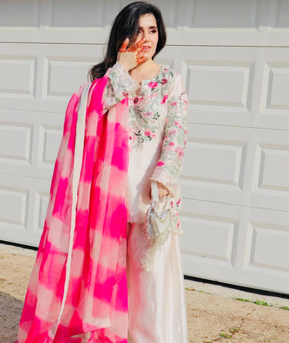 Rosy Rehna Classic Trendy Ethnic Look Suit Set