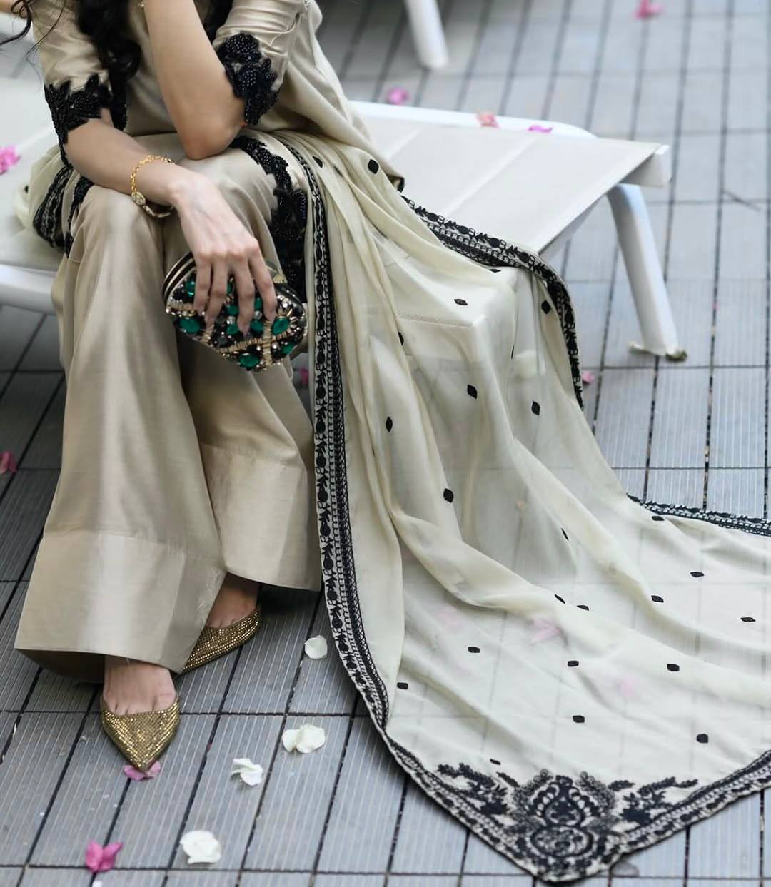 Aasma Touch Of Bold Black Farshi Salwar Suit