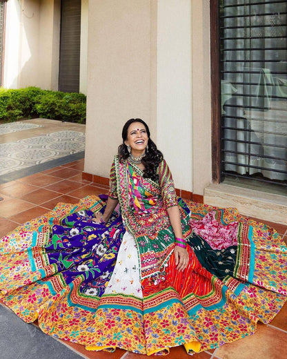 Rang Rasiya Royale Twirl Bold Embroidered Borders Choli