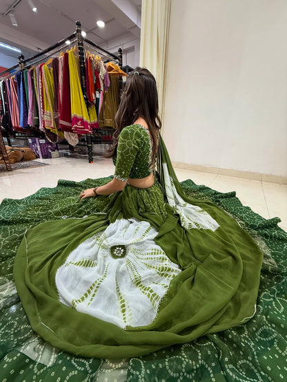 Green & White Bandhani Ensemble for Navratri Lahenga