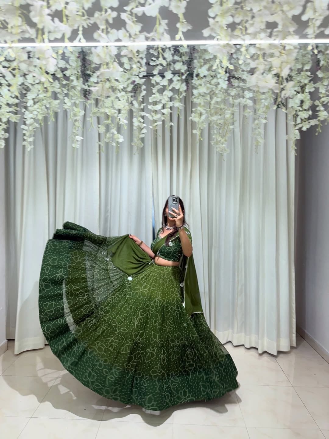 Green & White Bandhani Ensemble for Navratri Lahenga