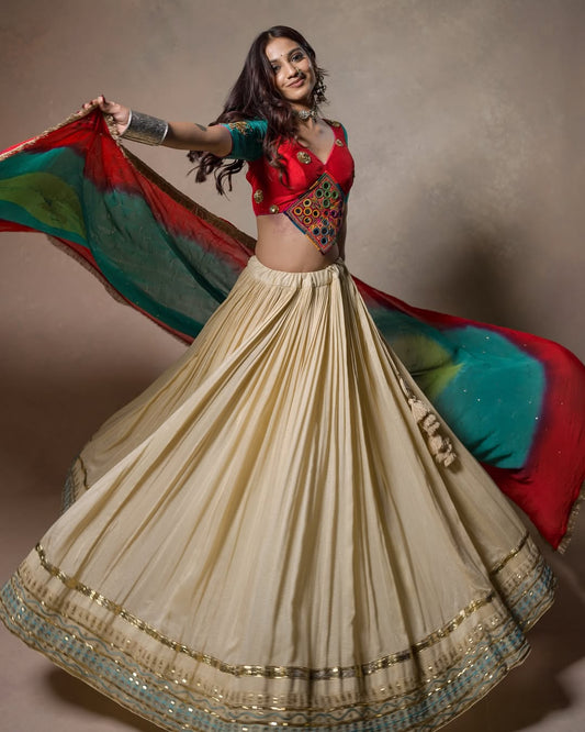Heritage Fusion Mehfil-E-Riwaayat Mirror Work Choli