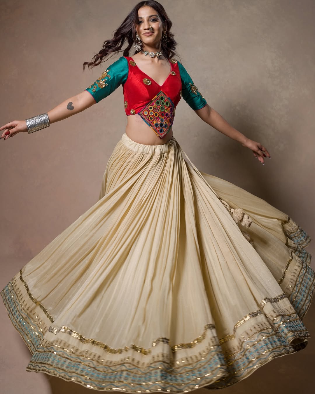 Heritage Fusion Mehfil-E-Riwaayat Mirror Work Choli