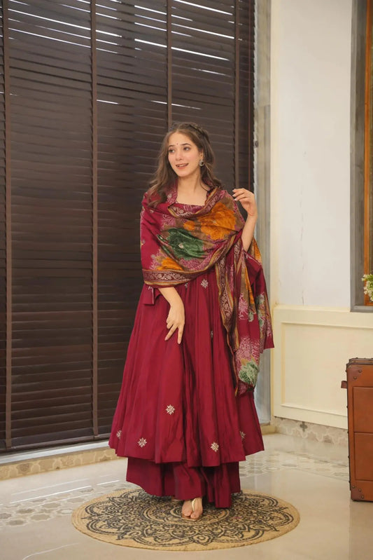 Label Mayra Divine Parinita suit set