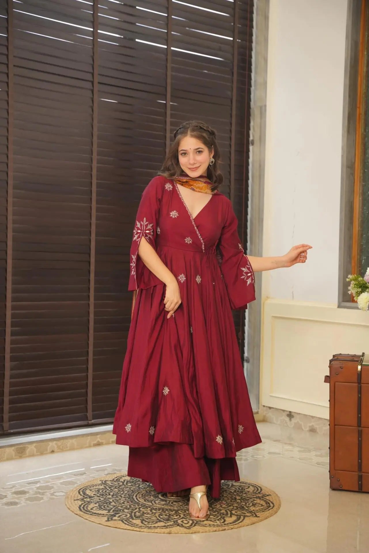 Label Mayra Divine Parinita suit set