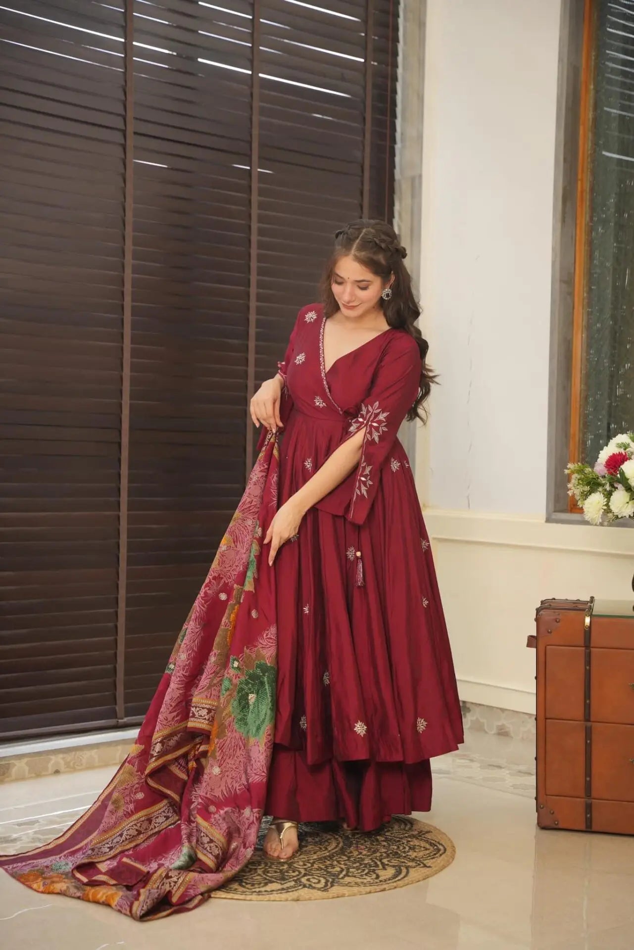 Label Mayra Divine Parinita suit set