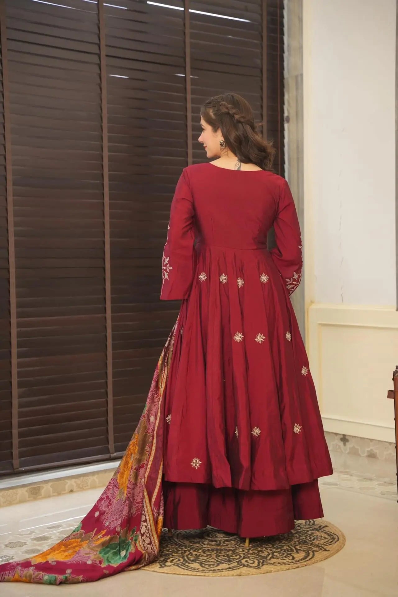 Label Mayra Divine Parinita suit set