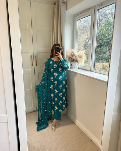 Luxurious Ethnic Kurta Suit Set
