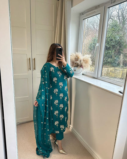 Luxurious Ethnic Kurta Suit Set
